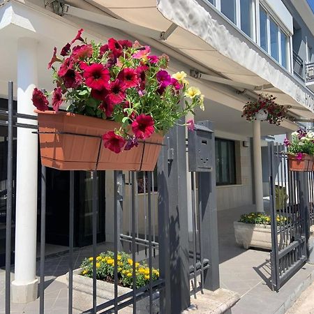 Hotel Oria Римини Экстерьер фото
