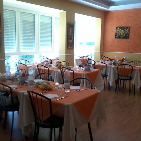 Hotel Oria Римини Экстерьер фото
