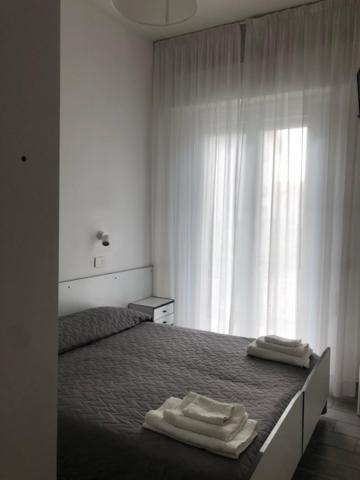 Hotel Oria Римини Экстерьер фото