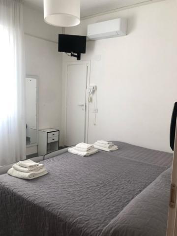 Hotel Oria Римини Экстерьер фото