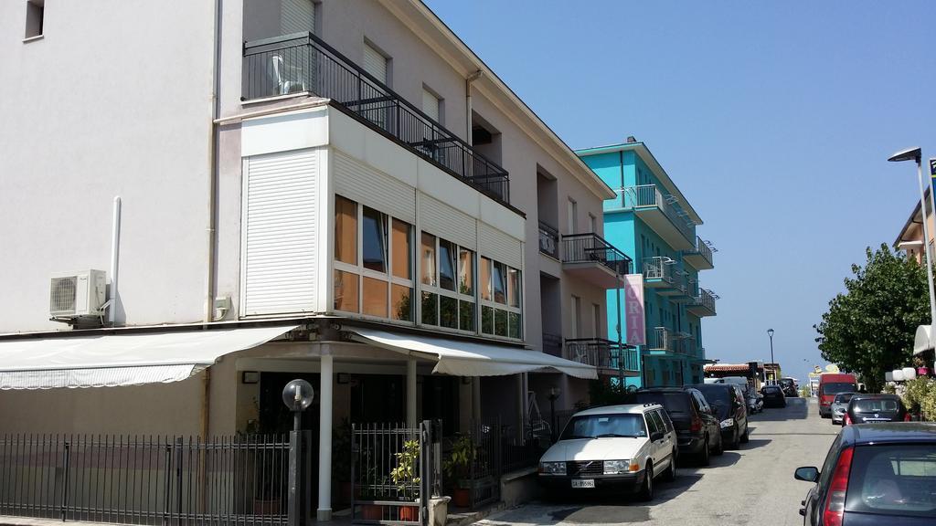 Hotel Oria Римини Экстерьер фото